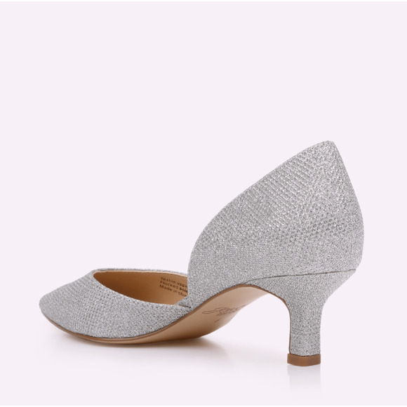 Badgley Mischka Dotty D'orsay Kitten Heels 8 8W Wide Silver NWOT Pumps Wedding - Picture 2 of 8